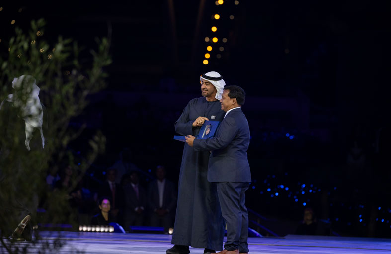 رئيس الدولة يكرم 11 فائزاً بجائزة زايد للاستدامة في COP28  