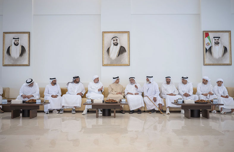 منصور بن زايد يعزي محمد علي عفصان المنصوري في وفاة والدته 