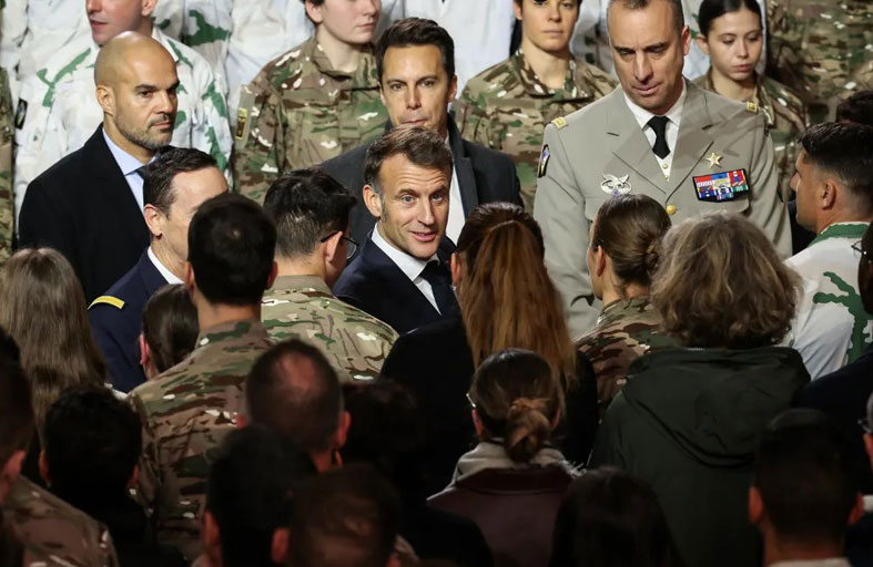 هل يُعِد ماكرون الرأيَ العامَ الفرنسي لاحتمال مُواجهة حربٍ قادمة ؟ 