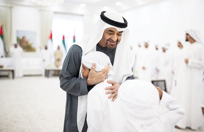 رئيس الدولة والشيوخ يحضرون حفل زفاف زايد بن طحنون بن محمد 