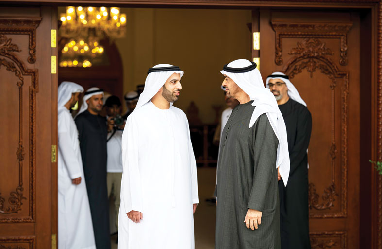 رئيس الدولة يستقبل حاكم أم القيوين ويستعرضان عدداً من الموضوعات التي تتعلق بشؤون الوطن والمواطن  