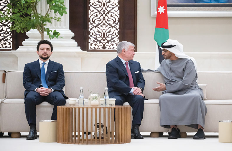 رئيس الدولة وملك الأردن يبحثان العلاقات الأخوية الوثيقة بين البلدين ومختلف جوانب التعاون 