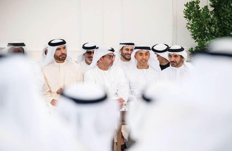 رئيس الدولة يستقبل عبد الله السيد الهاشمي ويوجه بتسمية أحد شوارع أبوظبي باسمه 