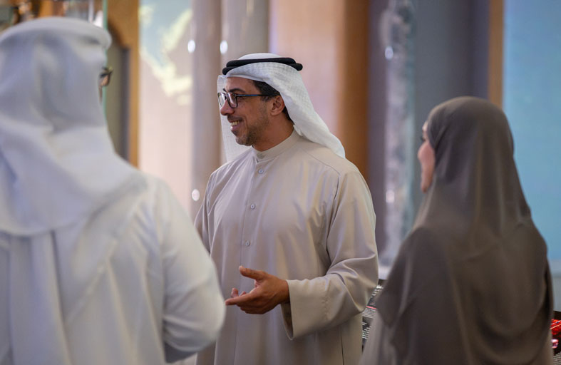 منصور بن زايد يفتتح معرض «إماراتُ الدُّرِ والطيب: إرثٌ متأصلٌ ومستقبلٌ متجدّد» في قصر الوطن احتفاءً بعبق التاريخ الإماراتي وأصالة مفرداته 