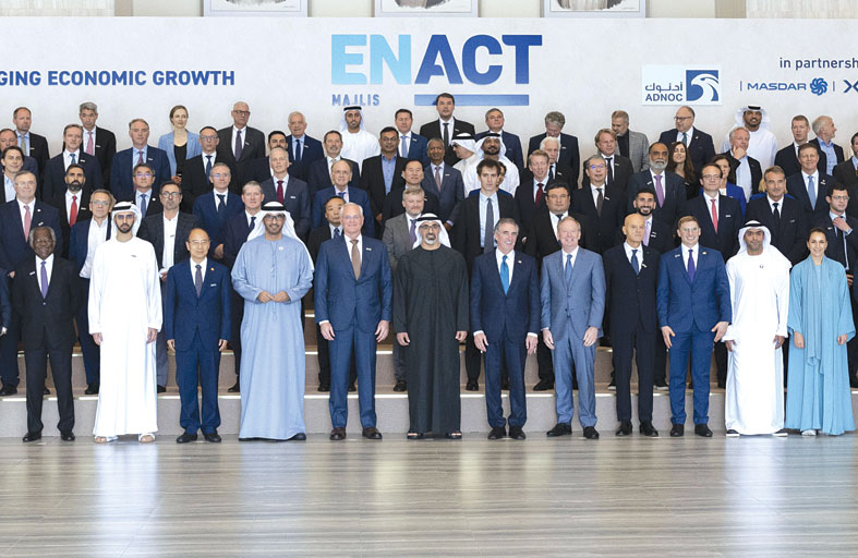 خالد بن محمد بن زايد يلتقي قادة قطاعات الطاقة والذكاء الاصطناعي والاستدامة  