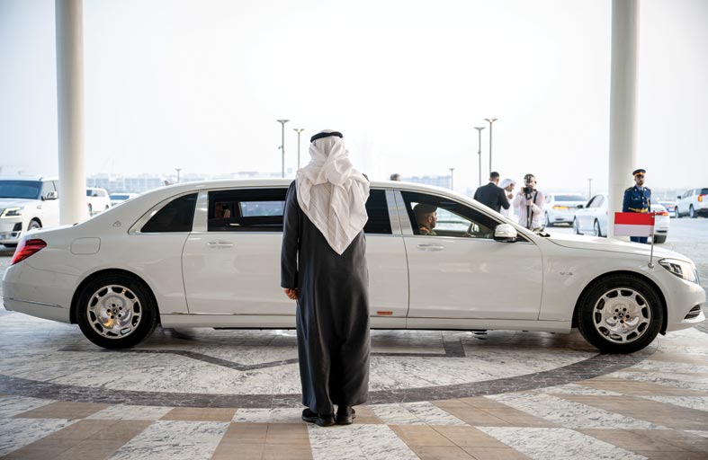 رئيس الدولة في مقدمة مستقبليه .. الرئيس الإندونيسي يصل الإمارات في زيارة دولة 
