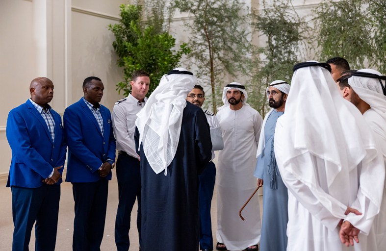 رئيس الدولة ومحمد بن راشد يشيدان بشجاعة الطاقم ويؤكدان أن الحفاظ على أمن الإنسان وسلامته هما الأولوية القصوى  