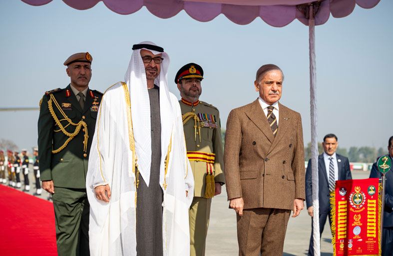 مراسم استقبال رسمية لرئيس الدولة لدى وصوله الى إسلام أباد  