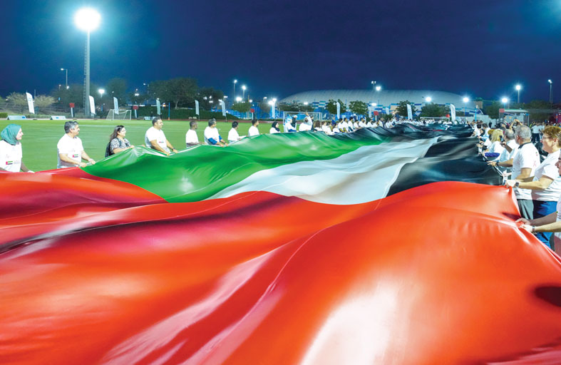 رقم قياسي عالمي جديد لرفع علم الإمارات في أبوظبي بمشاركة 64 جنسية 