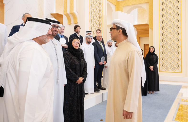 منصور بن زايد يطلق «إستراتيجية شركات الإمارات من أجل الخير2031» ويُكرّم الفائزين بـ «وسام الأثر المجتمعي» 