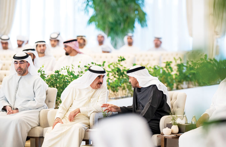 رئيس الدولة يستعرض مع حاكم أم القيوين وولي عهده اهتمام الدولة بتعزيز دور المواطن في مسيرة التنمية الشاملة  