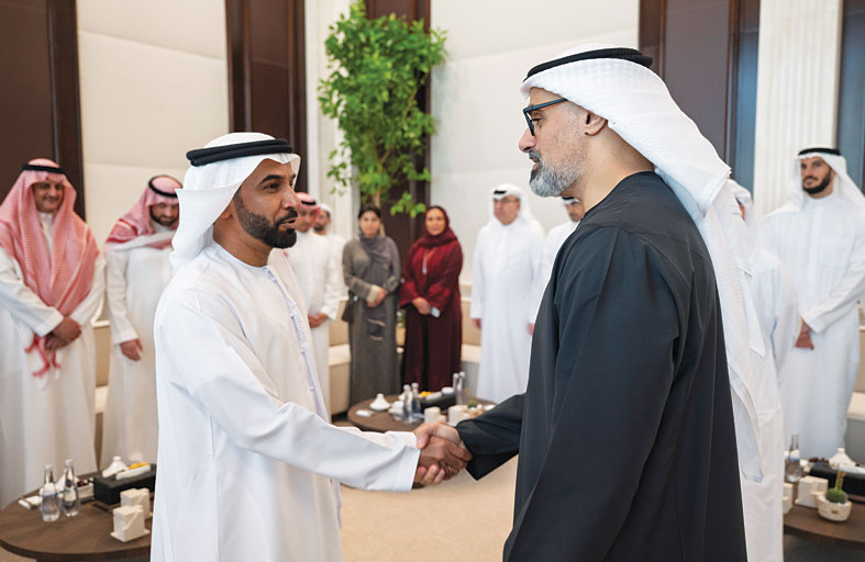 خالد بن محمد بن زايد يستقبل وفداً من مجلس الشركات العائلية الخليجية 