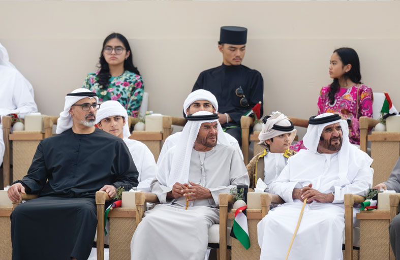 رئيس الدولة: الإمارات محصنة بأبنائها الذين يجتمعون على حبها والوفاء لها والتسابق لخدمتها ورفع رايتها  