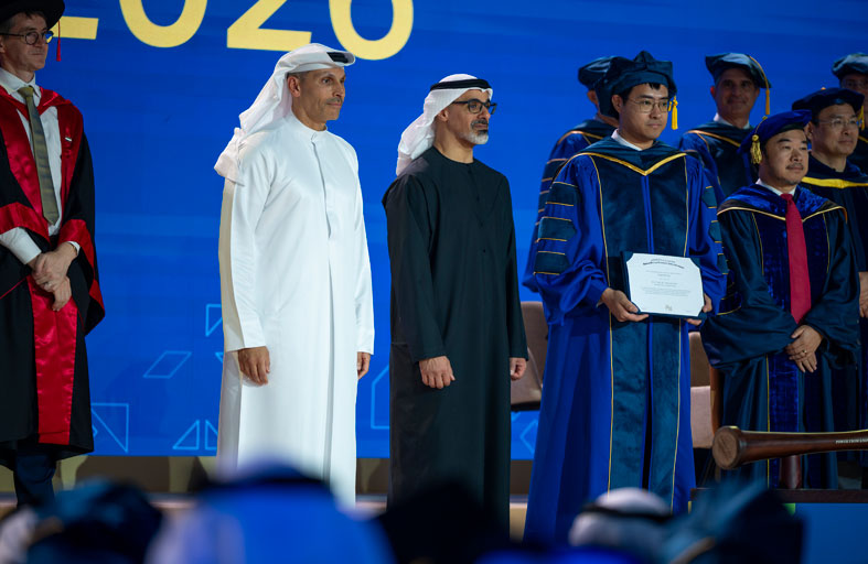 خالد بن محمد بن زايد يشهد حفل تخريج دفعة عام 2026 من جامعة محمد بن زايد للذكاء الاصطناعي 