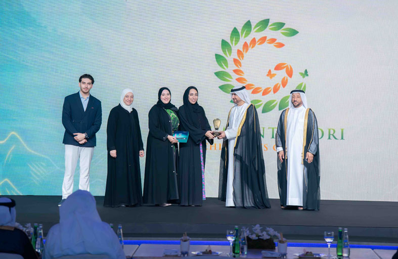 عبدالله بن سالم القاسمي يكرم الفائزين بجائزة الشارقة للتميز 2024 