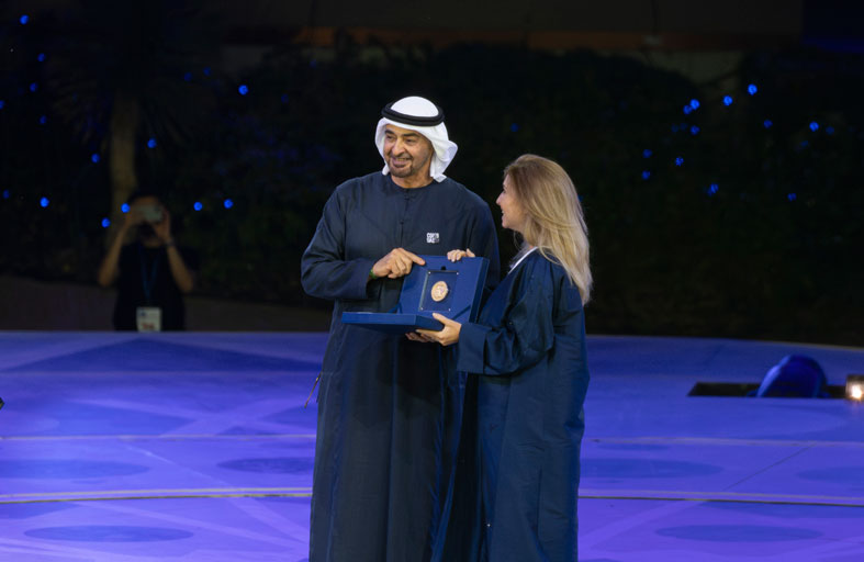 رئيس الدولة يكرم 11 فائزاً بجائزة زايد للاستدامة في COP28  