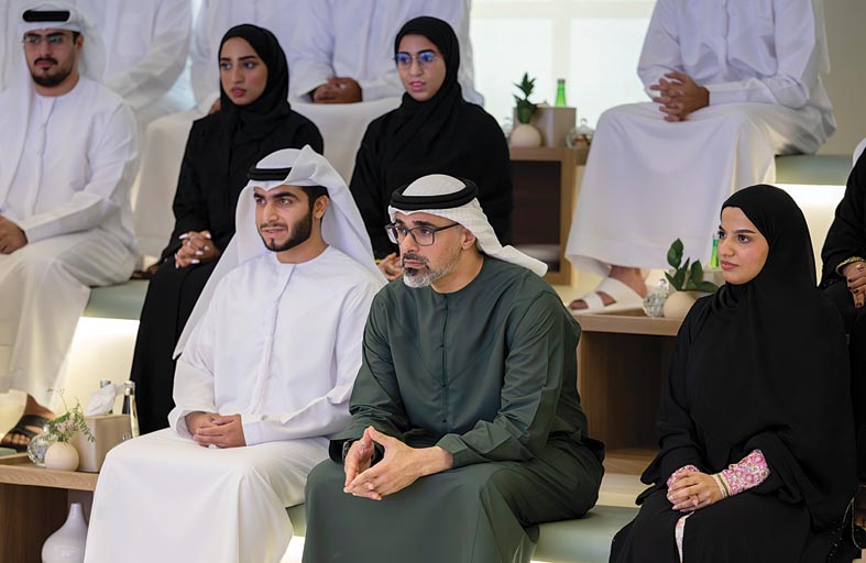 خالد بن محمد بن زايد يؤكد أهمية تطوير الكفاءات الوطنية الشابة  