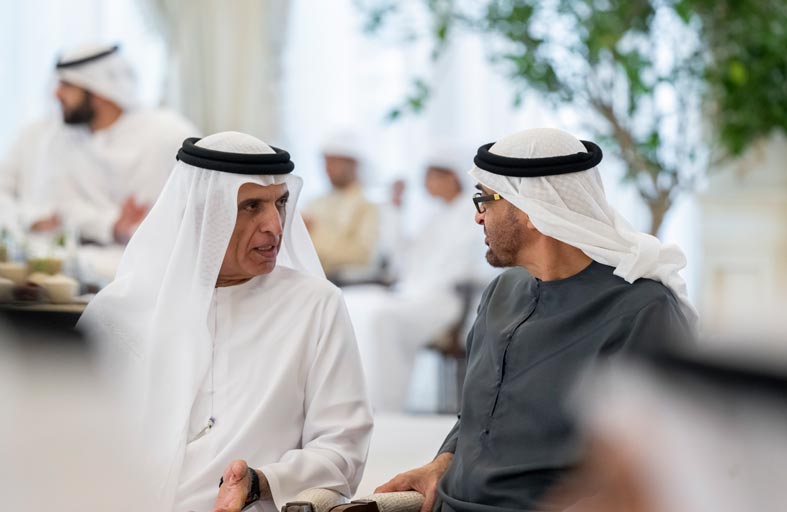 رئيس الدولة يبحث مع حاكم رأس الخيمة عدداً من القضايا التي تتعلق بشؤون الوطن والمواطن  