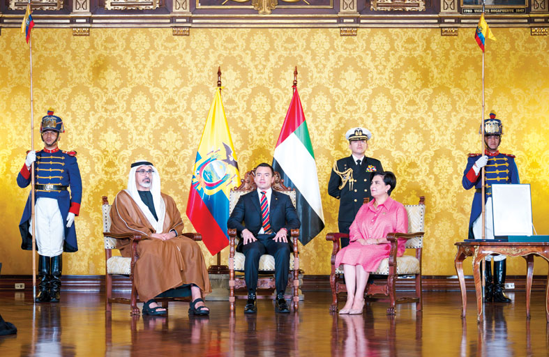 رئيس جمهورية الإكوادور يمنح ولي عهد أبوظبي وسام الاستحقاق الوطني 