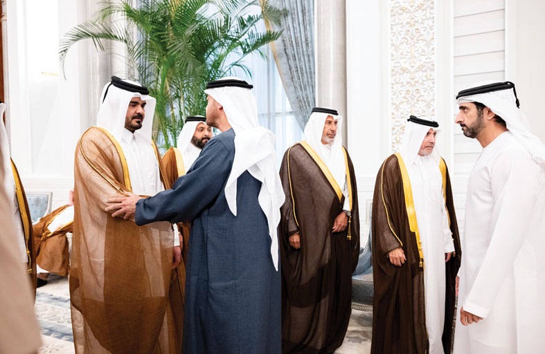 رئيس الدولة يقدم التعازي إلى أمير قطر بوفاة الشيخ حمد بن خليفة آل ثاني 