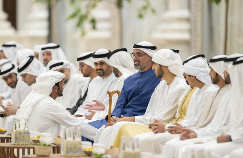 ولي عهد أبوظبي يستقبل المهنئين بشهر رمضان المبارك 