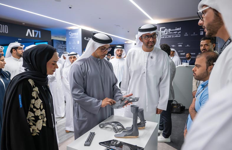 منصور بن زايد: القطاع الصناعي يعد أحد الركائز الرئيسة في تقدم الاقتصاد الوطني وتنويعه 