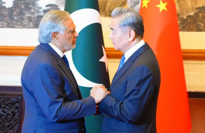 هل تُنهي وساطةُ الصين الحربَ المفتوحةَ بين باكستان وأفغانستان ؟  