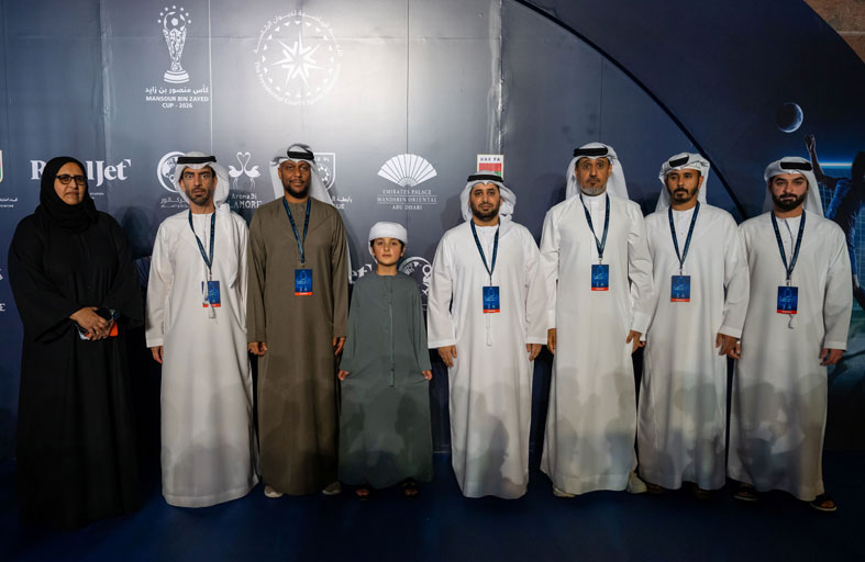 راشد بن منصور بن زايد يشهد ختام الجولة الأولى ويفتتح «كأس البلاي ستيشن» 