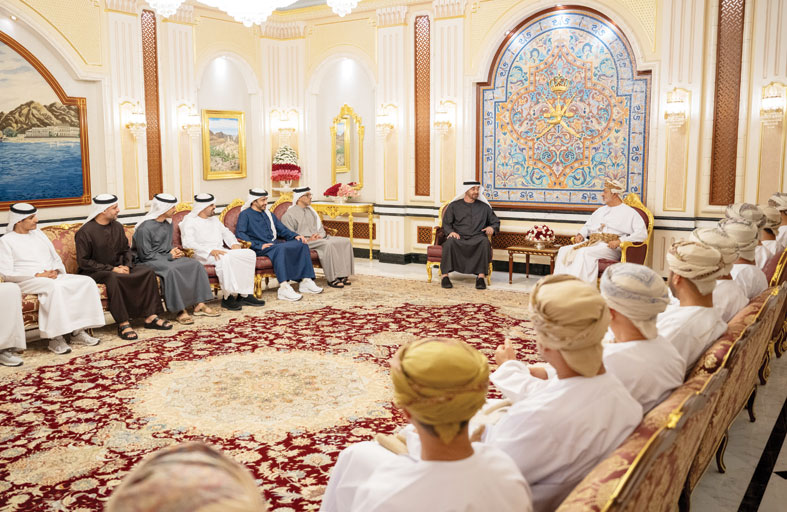 رئيس الدولة وسلطان عُمان يؤكدان إدانة الاعتداء الإسرائيلي على قطر والتضامن معها ودعمها في كل ما تتخذه من إجراءات  