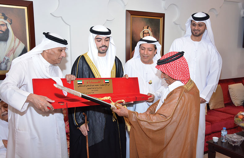 الشيوخ والأعيان في أفراح البستكي والسعدي بمجلس المشرف بأبوظبي 