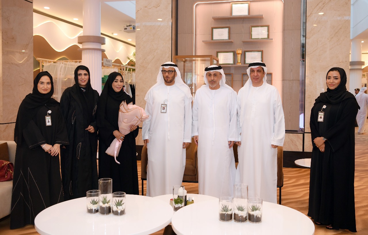 وفد من جمعية الصحفيين الإماراتية يزور الإدارة العامة للإقامة وشؤون الأجانب بدبي 
