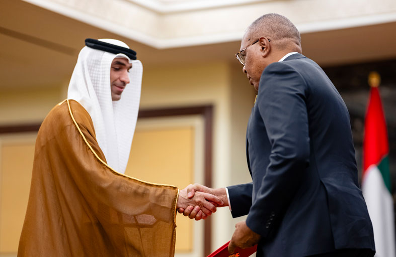 رئيس الدولة ورئيس أنغولا يشهدان تبادل اتفاقية الشراكة الاقتصادية الشاملة وإعلان عدد من مذكرات التفاهم والاتفاقيات بين البلدين 