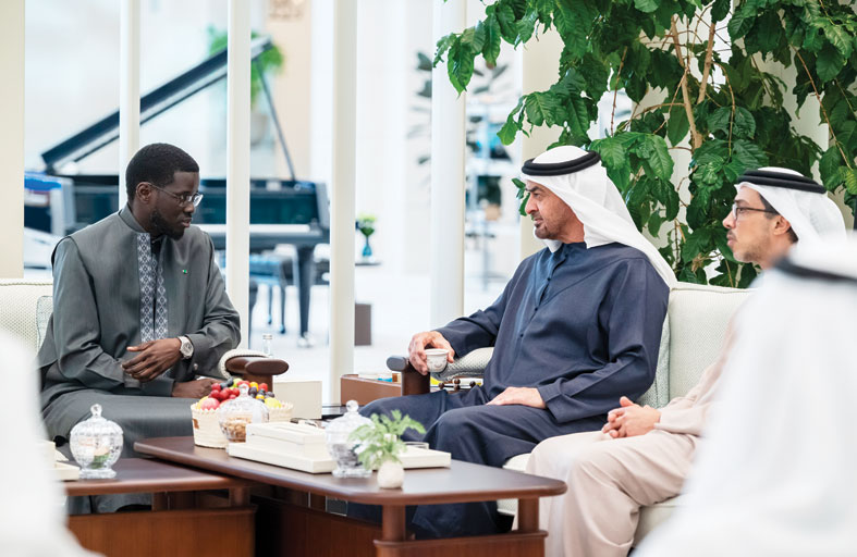رئيس الدولة ورئيس السنغال يبحثان تعزيز علاقات التعاون وعدداً من القضايا الإقليمية والدولية  