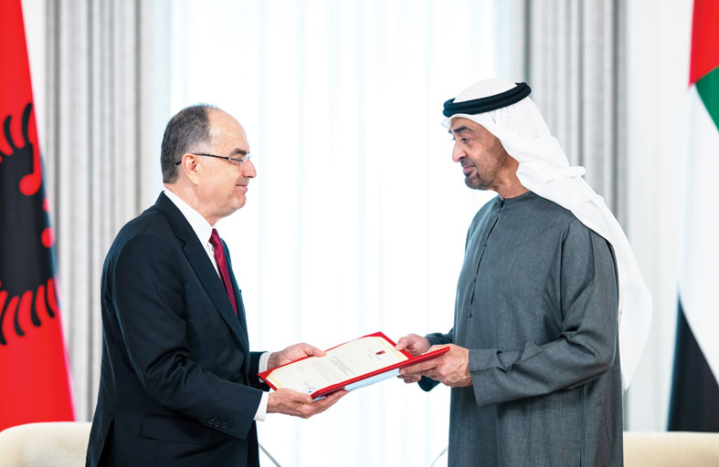 رئيس الدولة ورئيس ألبانيا يؤكدان أهمية إرساء ركائز الأمن والاستقرار والسلام في العالم  