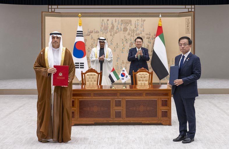 رئيس الدولة والرئيس الكوري يشهدان توقيع اتفاقية الشراكة الاقتصادية الشاملة بين البلدين 