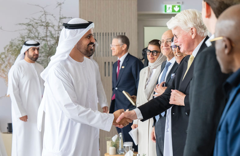 ذياب بن محمد بن زايد يحضر الحوار الدولي للتنمية العالمية في أبوظبي 