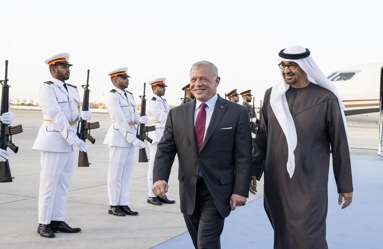 رئيس الدولة وملك الأردن يؤكدان ضرورة تخفيف معاناة سكان غزة والتحرك الدولي نحو حل الدولتين 