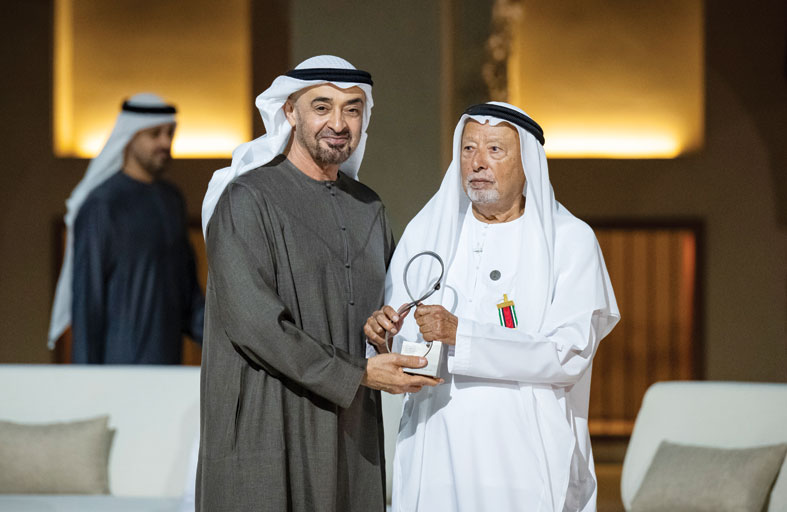 رئيس الدولة يكرم عشر شخصيات بـ«جائزة أبوظبي» في الذكرى العشرين لانطلاقها تزامنا مع عام المجتمع 