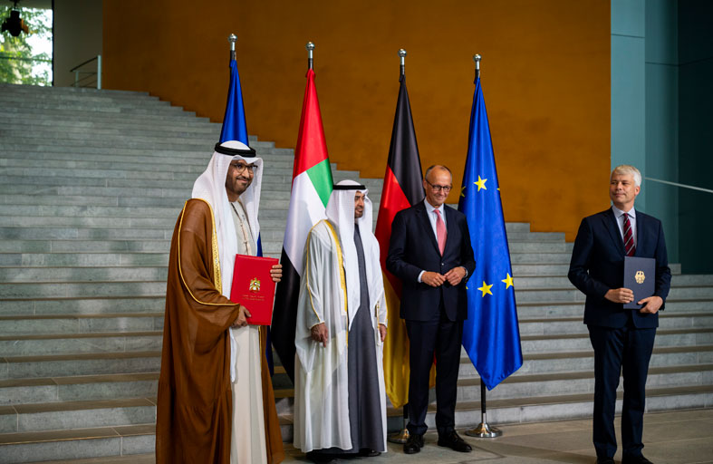 رئيس الدولة والمستشار الألماني يشهدان إطلاق الحوار الإستراتيجي وإعلان نوايا بشأن إنشاء مجلس استثمار إماراتي ـ ألماني وعددا من الاتفاقات 