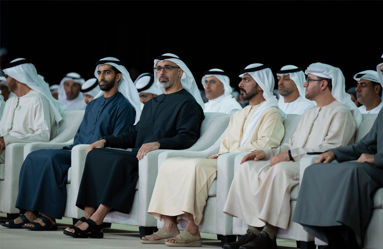خالد بن محمد بن زايد يكرم الفائزين بجائزة أبوظبي للأداء الحكومي المتميز 