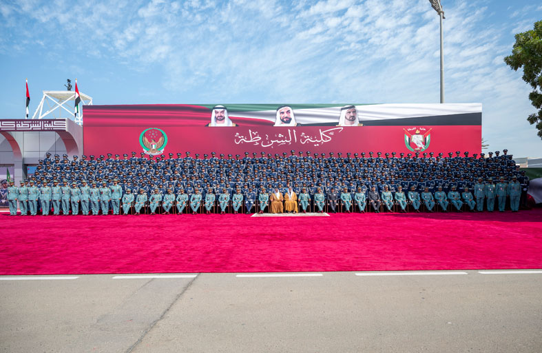 تحت رعاية رئيس الدولة.. خالد بن محمد بن زايد يشهد حفل تخريج كلية الشرطة 