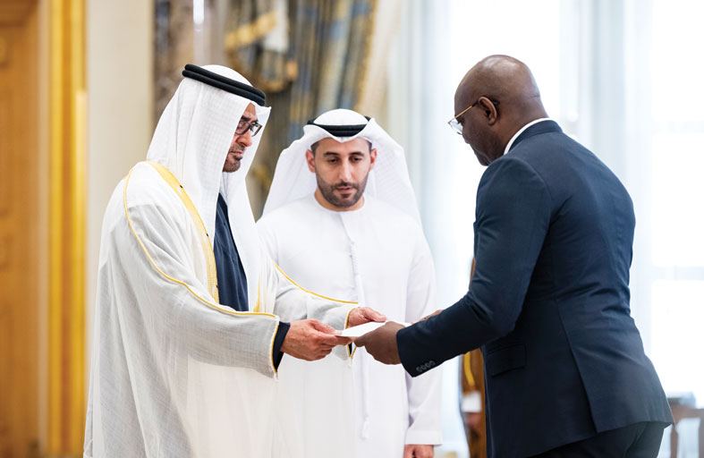 رئيس الدولة يتسلم أوراق اعتماد عدد من السفراء المعتمدين لدى الدولة بحضور منصور بن زايد 