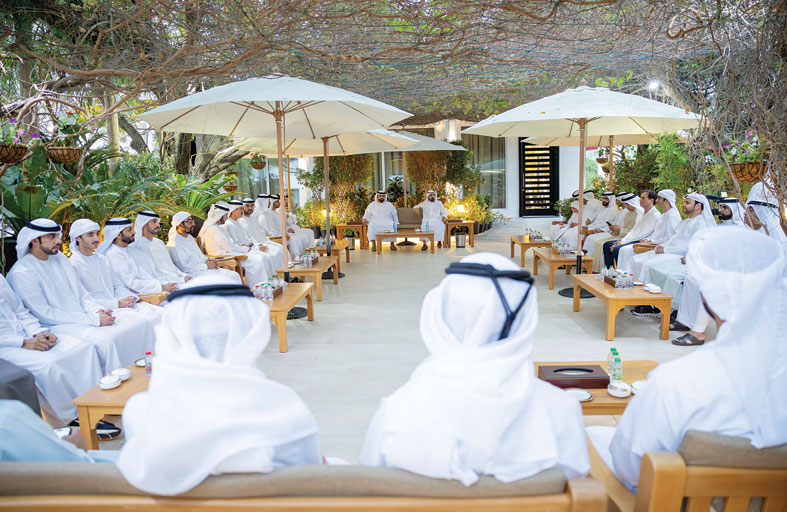 محمد بن راشد يستعرض مع ولي عهد الفجيرة عدداً من الموضوعات المرتبطة بمسيرة التنمية الشاملة في الدولة 