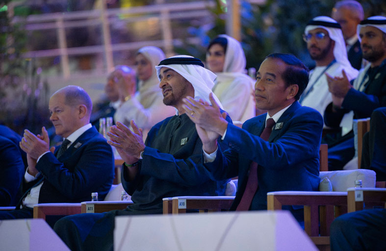 رئيس الدولة يكرم 11 فائزاً بجائزة زايد للاستدامة في COP28  