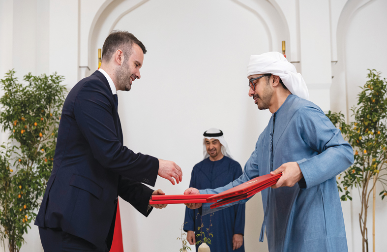 رئيس الدولة يبحث مع رئيس وزراء مونتينيغرو تعزيز علاقات التعاون ويشهد توقيع اتفاقيتين بين البلدين 
