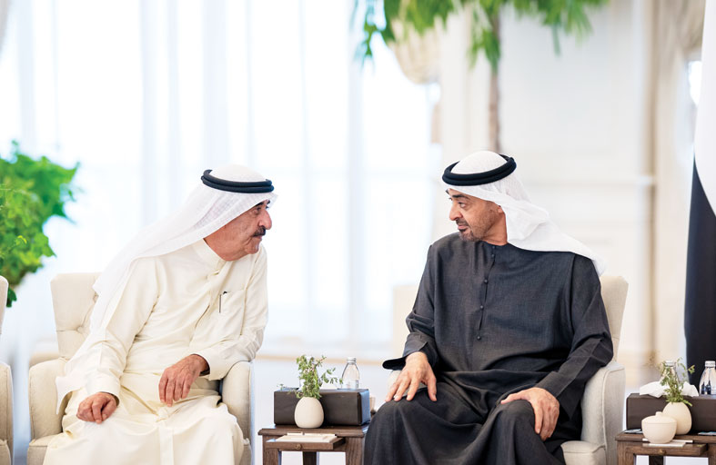 رئيس الدولة يستعرض مع حاكم أم القيوين وولي عهده اهتمام الدولة بتعزيز دور المواطن في مسيرة التنمية الشاملة  