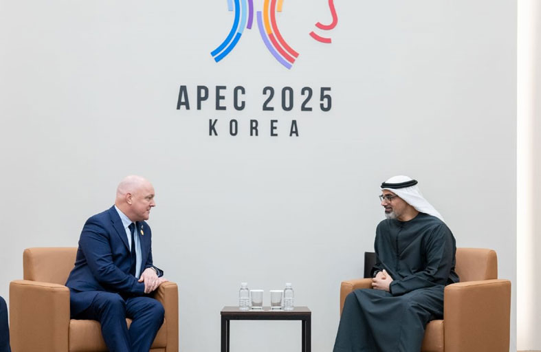 ولي عهد أبوظبي يلتقي رئيس وزراء نيوزيلندا 