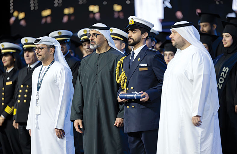 خالد بن محمد بن زايد يشهد حفل تخريج الدفعة الأولى من أكاديمية أبوظبي البحرية 
