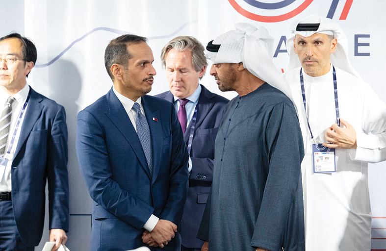 رئيس الدولة يؤكد التزام الإمارات بالعمل مع شركائها لتعزيز السلم والأمن والاستقرار والتنمية بالعالم 