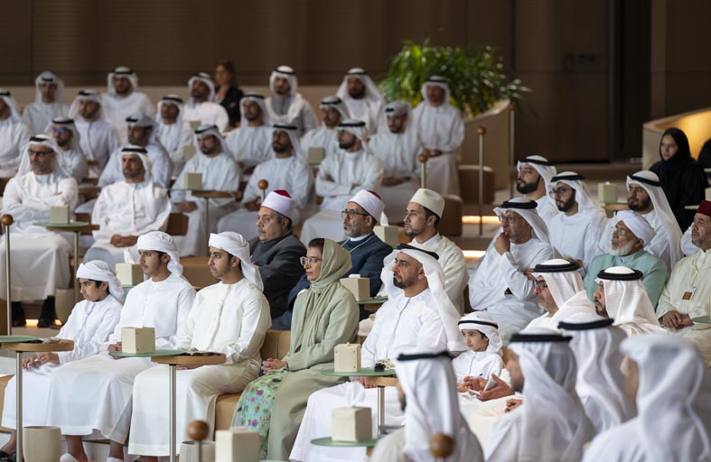 سيف بن زايد يشهد محاضرة «أعمال فنية إسلامية من التراث» التي نظمها مجلس محمد بن زايد 
